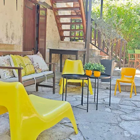 Liakoto Kır Evi